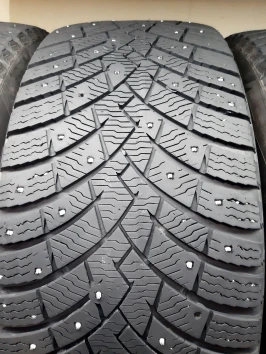 275/45 R21 Pirelli Scorpion Ice Zero 2