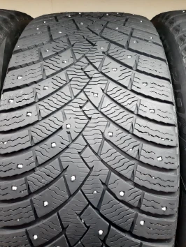 275/45 R21 Pirelli Scorpion Ice Zero 2